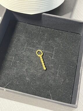 Hillberg & Berk Gold Twisted Mini Bar “I” Letter Charm Pendant. New. Gift!